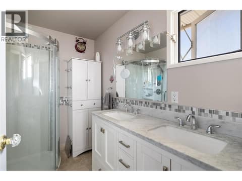 Ensuite bathroom at 3944 Cascade Drive, East Hill, Vernon