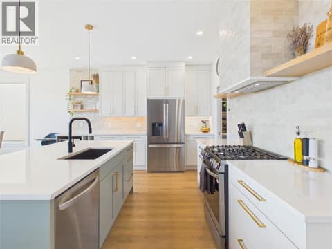 Photo 3 of 1081 ANTLER Drive, Columbia/Duncan, Penticton