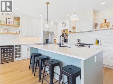 Photo 4 of 1081 ANTLER Drive, Columbia/Duncan, Penticton