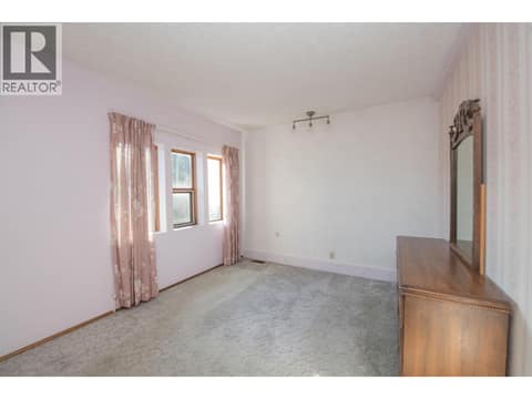 Master bedroom with Ensuite at 2471 6 Highway, Lumby Valley