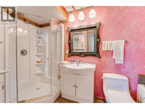 Main bathroom at 2727 Lakeshore Road Unit# 106, Okanagan Landing, Vernon
