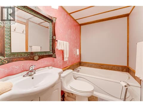 Main bathroom at 2727 Lakeshore Road Unit# 106, Okanagan Landing, Vernon