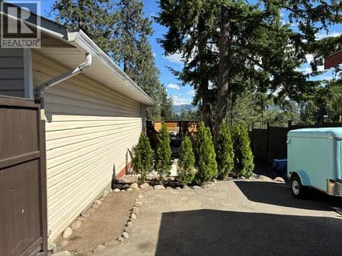 Photo 9 of 3037 Country Hills Lane, Glenrosa, West Kelowna