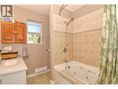 En-suite Main floor at 393 Northern View Drive, Okanagan North, Vernon