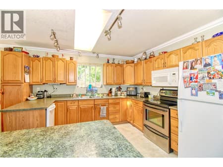 Main floor kitchen at 393 Northern View Drive, Okanagan North, Vernon