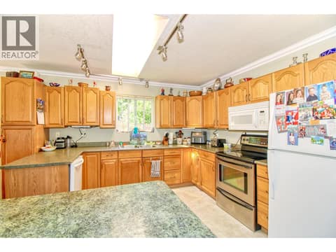 Main floor kitchen at 393 Northern View Drive, Okanagan North, Vernon