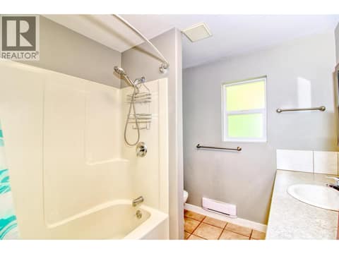 Suite bathroom at 393 Northern View Drive, Okanagan North, Vernon