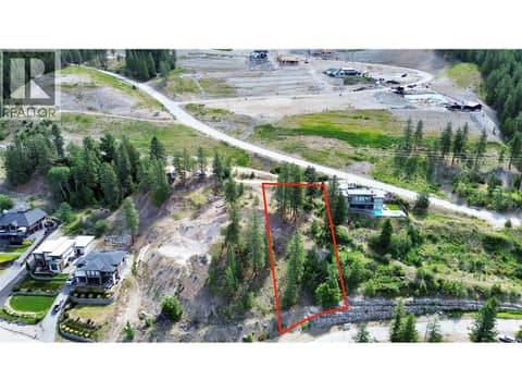 Lot lines are estimates only at 3451 Arawana Road, Naramata Rural