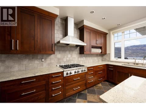 6-burner Jade gas range. Automated blind. at 10726 Nighthawk Road Unit# 60, Lake Country North West