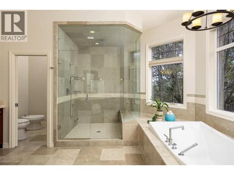Steam shower, large soaker tub. at 10726 Nighthawk Road Unit# 60, Lake Country North West