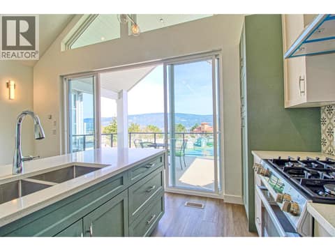 Gas Range at 6857 Madrid Way Unit# 336, Fintry, Kelowna