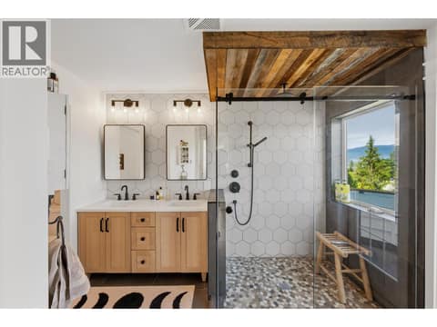 Primary Ensuite at 9331 CANYON VIEW Road, Summerland Rural