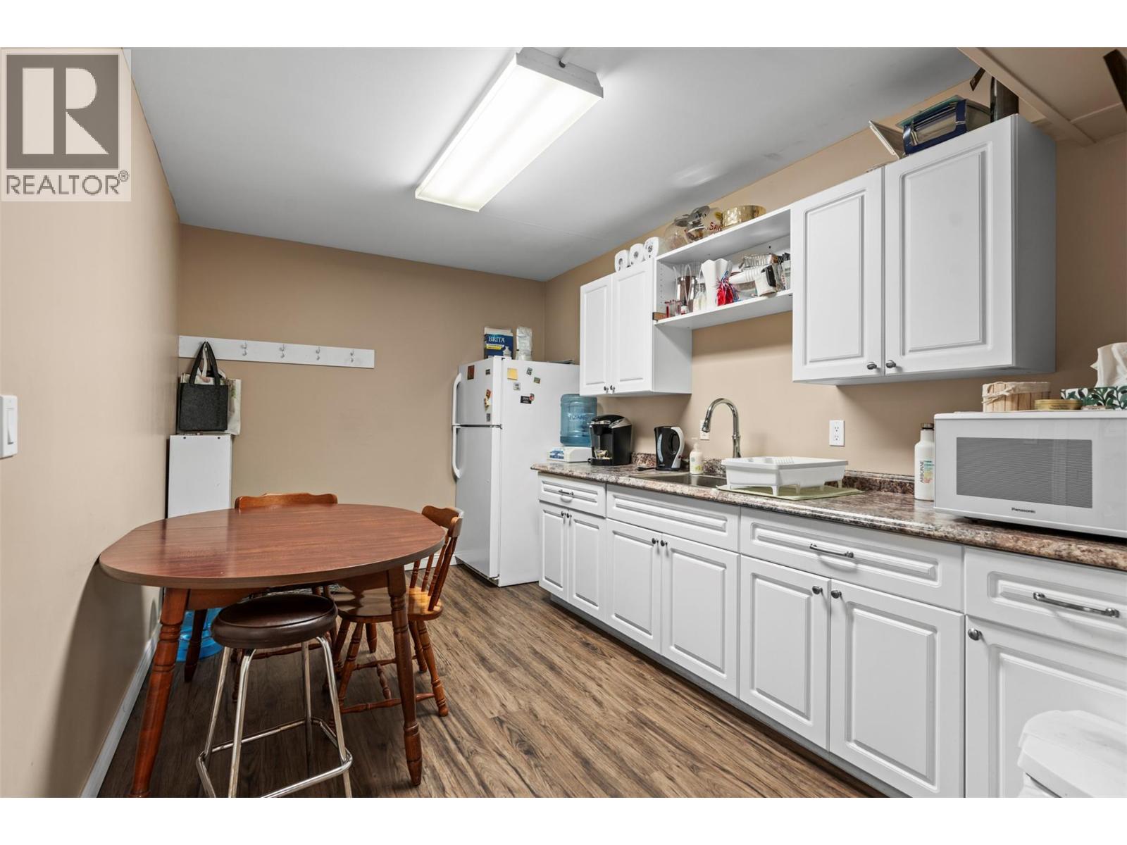 Photo 31 of 608 Cliff Avenue, Enderby / Grindrod
