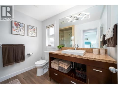 Full bathroom w/ glass shower- suite above garage at 955 Gable Road, Lake Country North West