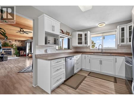 Photo 2 of 3716 Salloum Road, Glenrosa, West Kelowna
