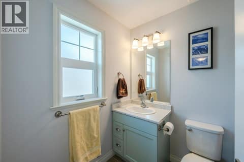 Upper level 4-piece bathroom at 2450 Radio Tower Road Unit# 38, Oliver Rural