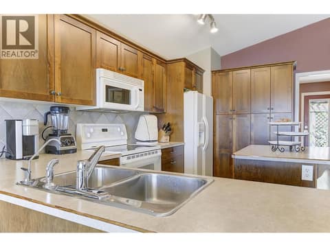 Photo 11 of 3684 Morningside Drive, Glenrosa, West Kelowna