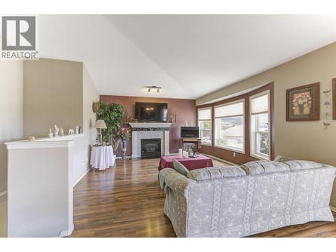 Photo 2 of 3684 Morningside Drive, Glenrosa, West Kelowna