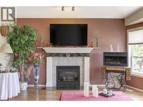 Photo 3 of 3684 Morningside Drive, Glenrosa, West Kelowna
