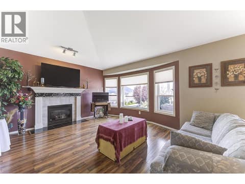 Photo 4 of 3684 Morningside Drive, Glenrosa, West Kelowna