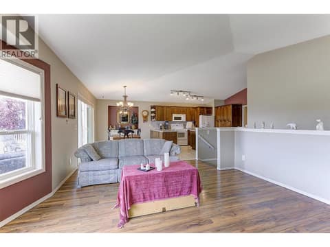 Photo 5 of 3684 Morningside Drive, Glenrosa, West Kelowna
