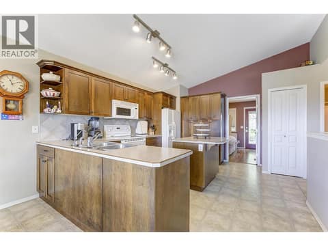 Photo 7 of 3684 Morningside Drive, Glenrosa, West Kelowna
