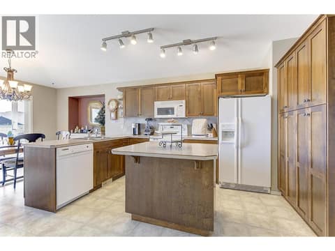 Photo 8 of 3684 Morningside Drive, Glenrosa, West Kelowna