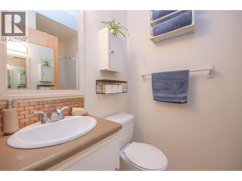 Master Ensuite at 33 Birch Road, Lumby Valley