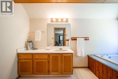 Upper Floor Level: 3 PC Primary Ensuite at 187 Gibson Road, Lumby Valley