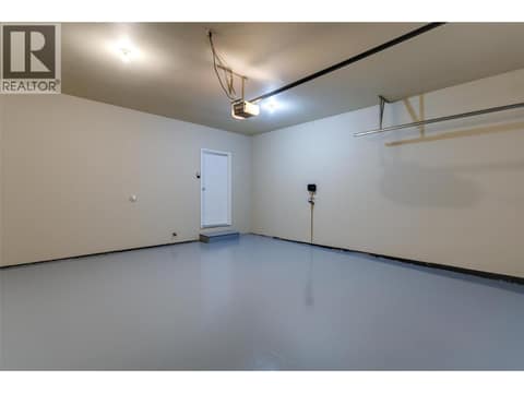 Double car garage at 1084 Aurora Heights, West Kelowna Estates