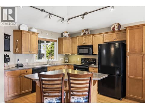 Photo 10 of 3652 Yorkton Road, Glenrosa, West Kelowna