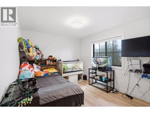 1 out of 3 bedrooms at 16515 Commonage Road, Lake Country North West