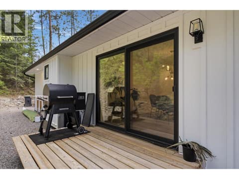 Private deck at 16515 Commonage Road, Lake Country North West