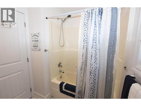 Full 4 piece at 562 Meadowlark Avenue, Okanagan North, Vernon