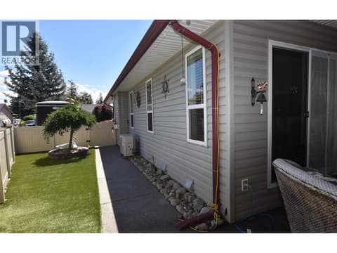 Side yard at 562 Meadowlark Avenue, Okanagan North, Vernon
