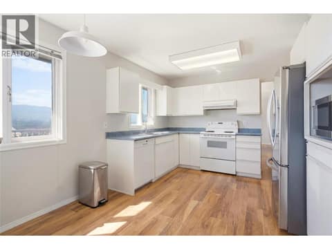 Photo 10 of 2260 Omineca Place, Dilworth Mountain, Kelowna
