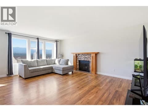 Photo 3 of 2260 Omineca Place, Dilworth Mountain, Kelowna