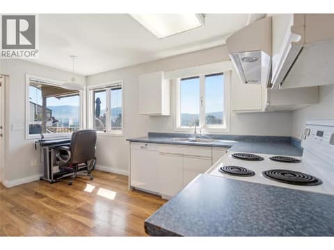 Photo 8 of 2260 Omineca Place, Dilworth Mountain, Kelowna