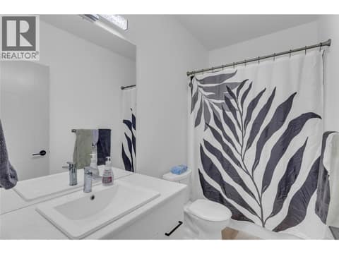 Full Bathroom at 4214 33 Street, City of Vernon