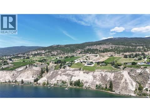 Lot lines are approximate and for reference only at 2262 Naramata Road, Naramata Rural