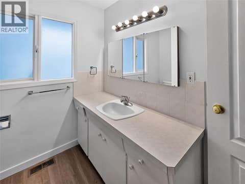 Main Level - Bathroom at 3802 36 Street, Alexis Park, Vernon