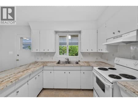 Main Level - Kitchen at 3802 36 Street, Alexis Park, Vernon
