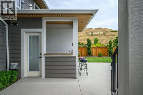 Pool Bar at 631 Mt Ida Crescent, Middleton Mountain Coldstream