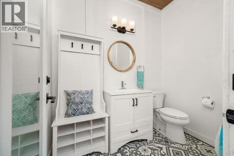 Pool Bathroom/Changeroom at 631 Mt Ida Crescent, Middleton Mountain Coldstream
