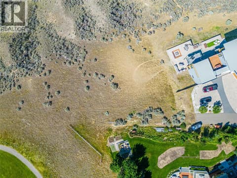 Photo 3 of 300 Rue Cheval Noir, Tobiano, Kamloops