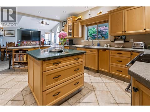Photo 13 of 102 Westview Drive, Wiltse/Valleyview, Penticton