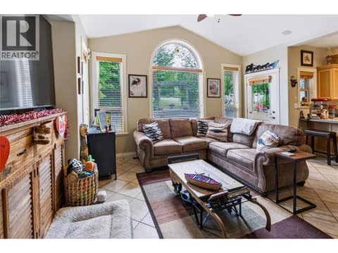Photo 9 of 102 Westview Drive, Wiltse/Valleyview, Penticton