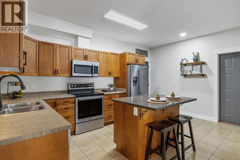 Photo 8 of 3350 Woodsdale Road Unit# 401, Lake Country East / Oyama