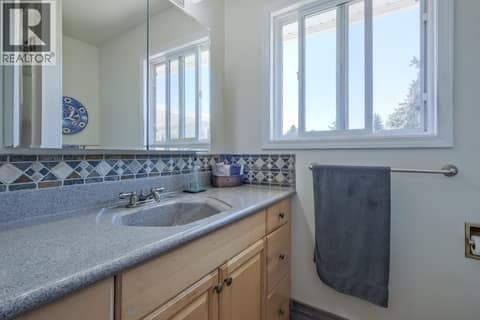 Photo 9 of 709 BARTLETT Drive, Husula/West Bench/Sage Mesa, Penticton