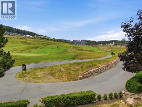 Photo 18 of 105 Village Center Court Unit# 226, Predator Ridge, Vernon